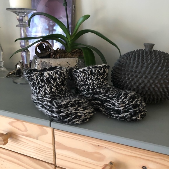 Fawn crochet adult booties/house shoes - Picture 1 of 7